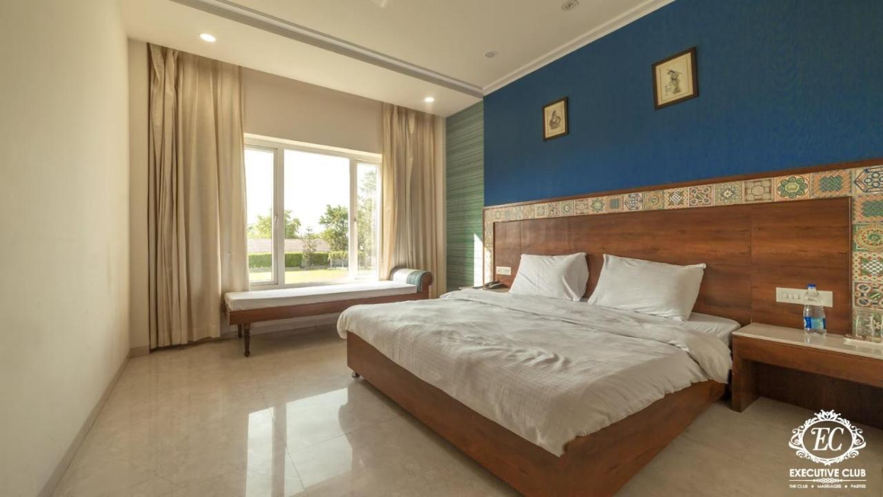מלון בארילי Executive Club מראה חיצוני תמונה